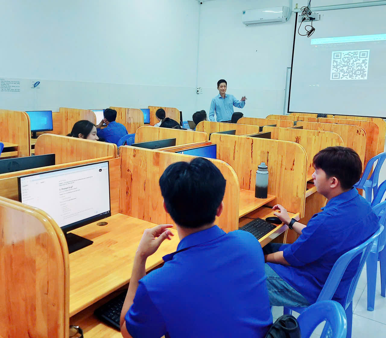 Hoàn thành chương trình tập huấn ứng dụng AI cho tân sinh viên Đại học Trà Vinh