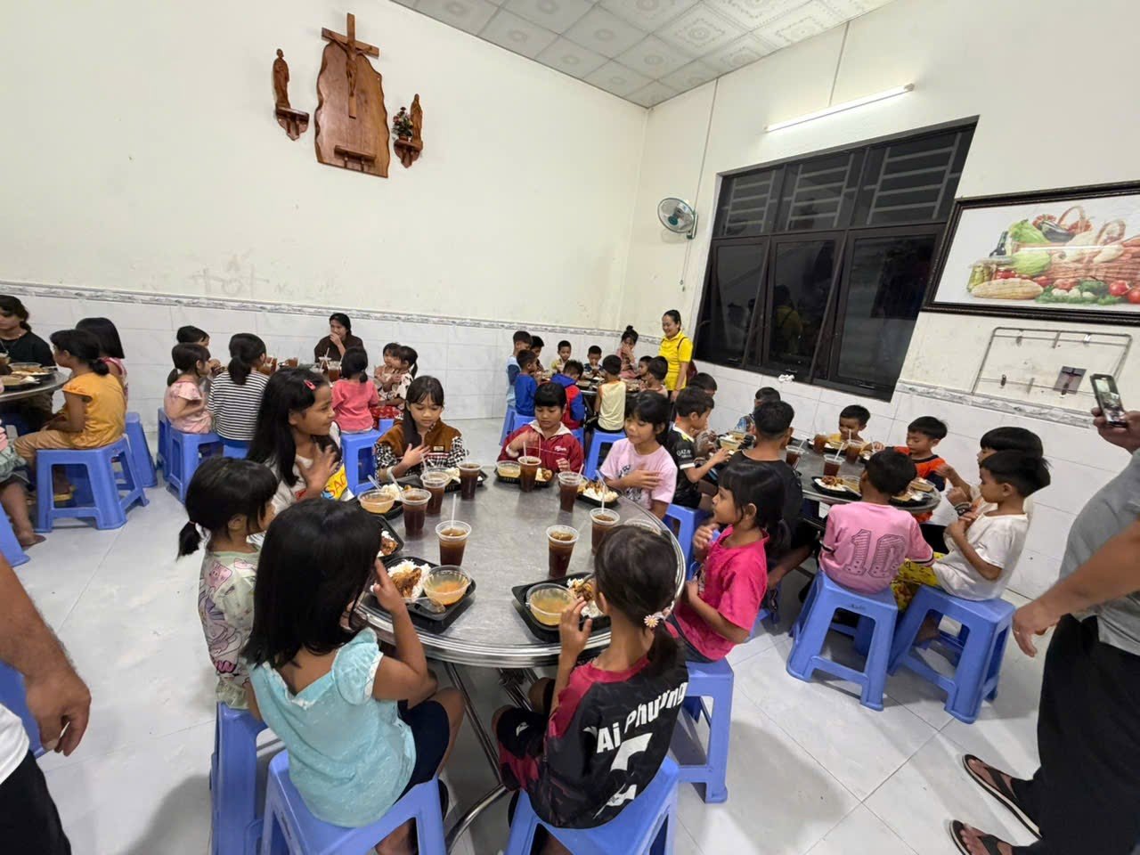 Đại học Trà Vinh mang yêu thương đến với trẻ em vùng cao trước thềm năm học mới