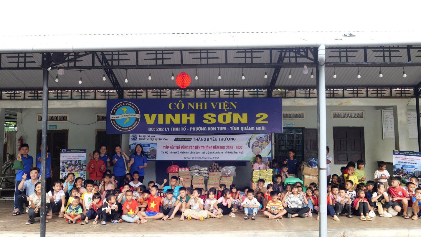 Đại học Trà Vinh mang yêu thương đến với trẻ em vùng cao trước thềm năm học mới