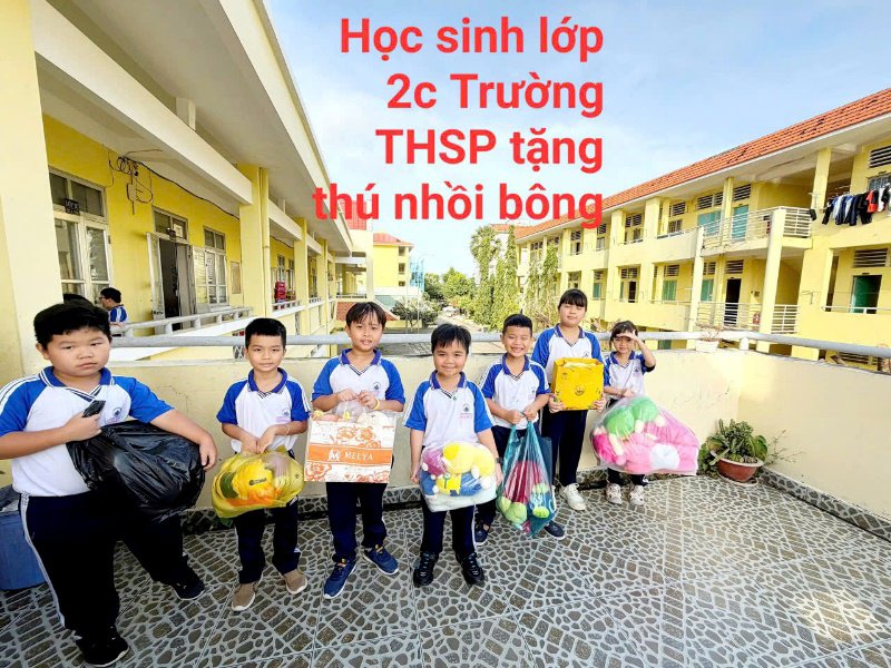 Hơn 400 thú nhồi bông được quyên góp gửi tặng trẻ em vùng thiên tai nhân dịp Giáng sinh