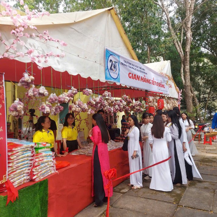 Đại học Trà Vinh tổ chức “Gian hàng Tết 0 đồng” – Mang xuân ấm đến sinh viên có hoàn cảnh khó khăn