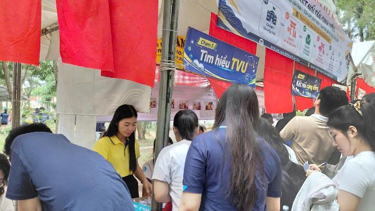 Hành trình Kết nối Tân sinh viên TVU 2026: Kết nối văn hóa – Gắn kết sinh viên – Lan tỏa giá trị cộng đồng