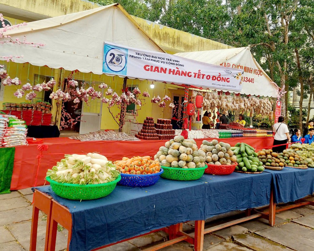 Đại học Trà Vinh tổ chức “Gian hàng Tết 0 đồng” – Mang xuân ấm đến sinh viên có hoàn cảnh khó khăn