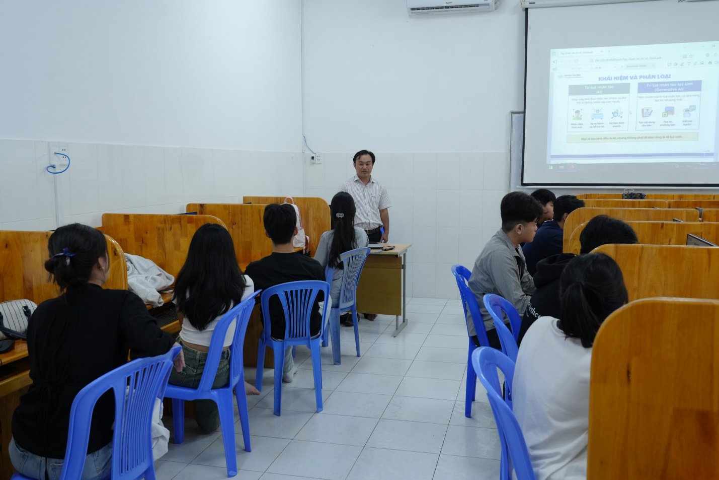 Đại học Trà Vinh khởi động chương trình tập huấn AI miễn phí cho tân sinh viên