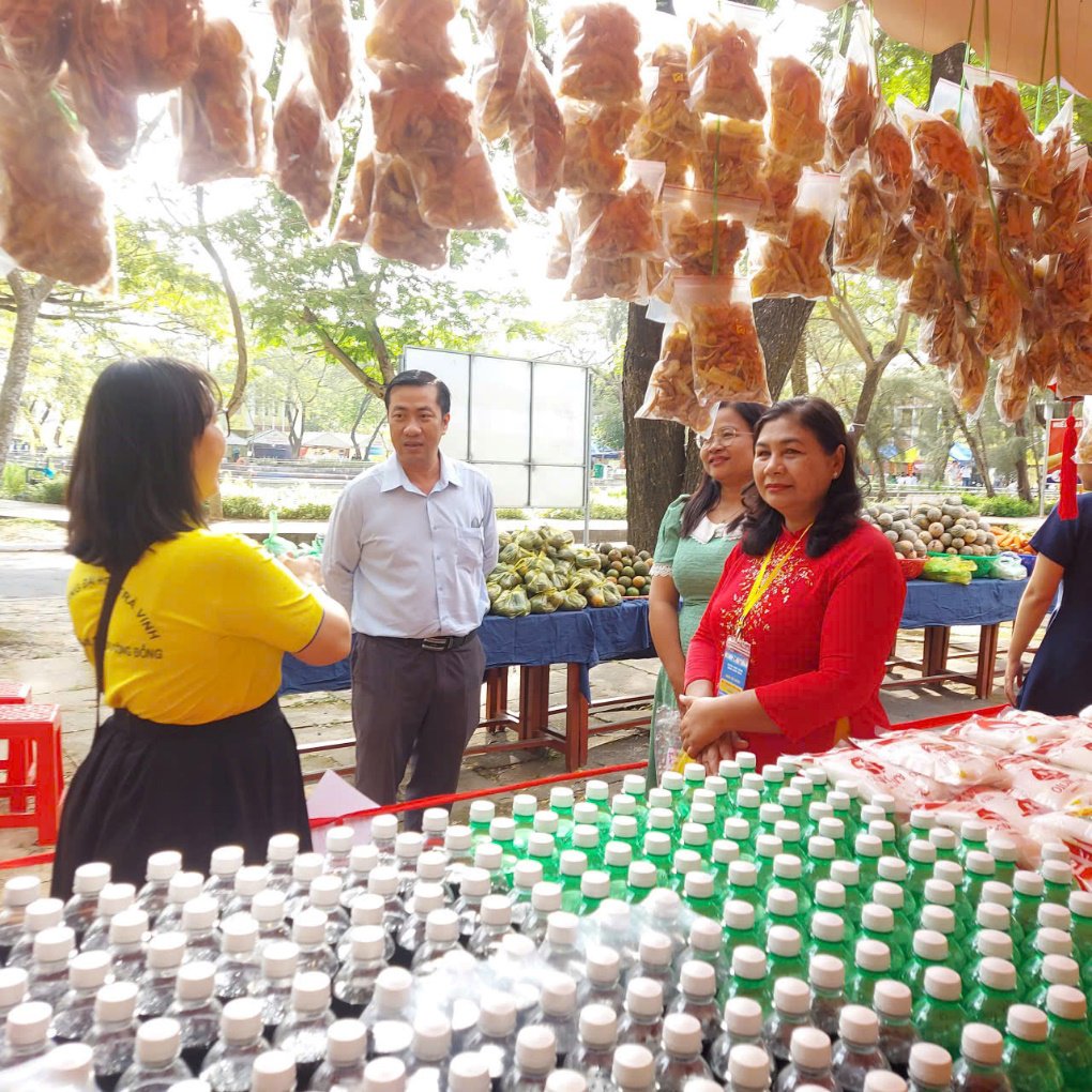 Đại học Trà Vinh tổ chức “Gian hàng Tết 0 đồng” – Mang xuân ấm đến sinh viên có hoàn cảnh khó khăn