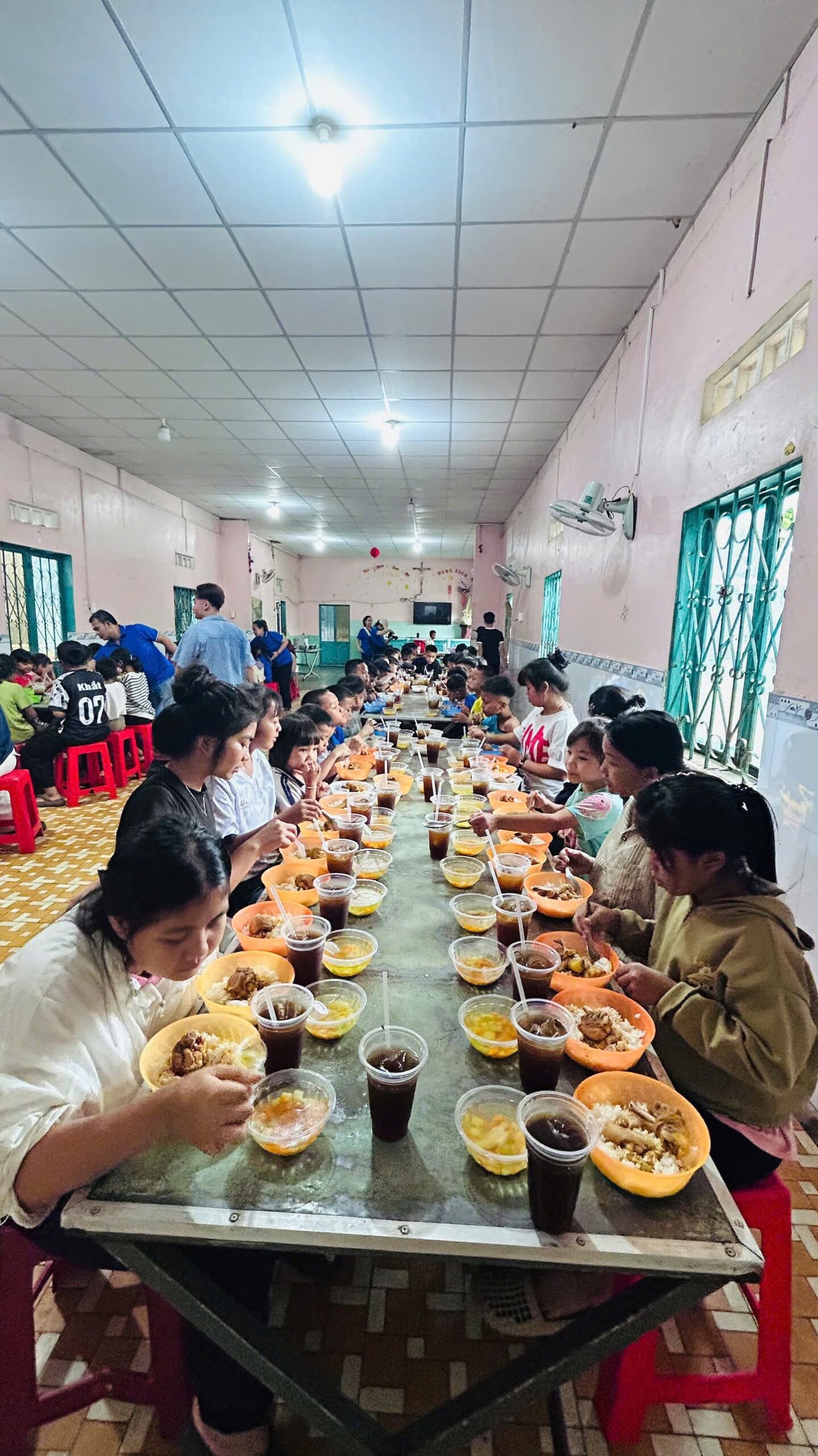 Đại học Trà Vinh mang yêu thương đến với trẻ em vùng cao trước thềm năm học mới